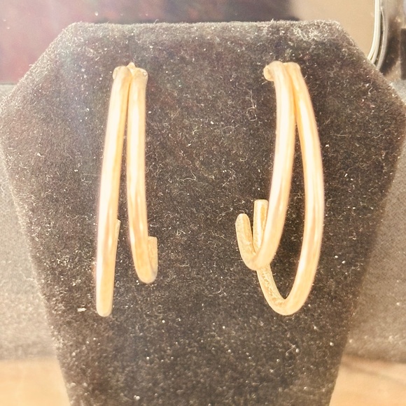 Silver Tone Double “C“ “Hoop” Post Earring Vintage EUC - Picture 5 of 7